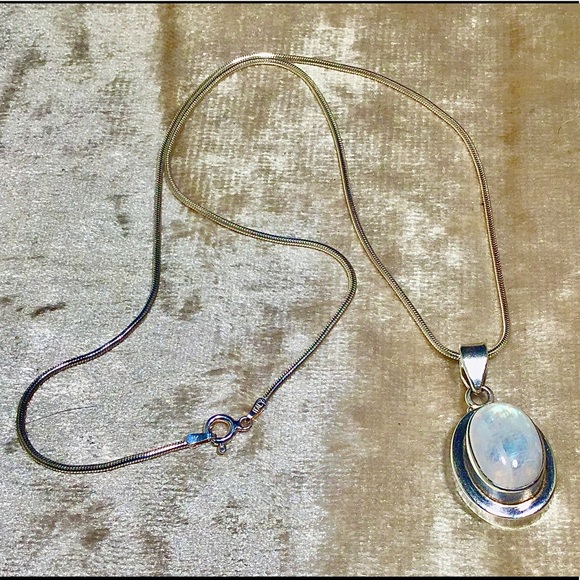 Gorgeous Moonstone 925 Sterling Silver Necklace - Picture 11 of 16